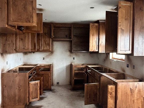 4th image of 102 E Blancas Dr