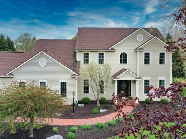 1018 Wheatfield Way, Camillus, NY 13031