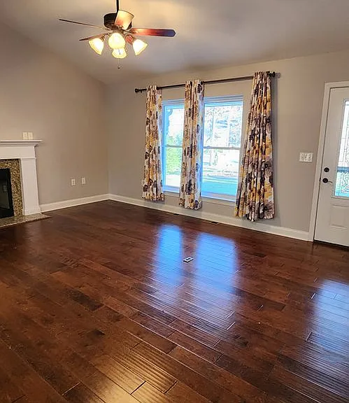114 Camelot Ln — Photo 6