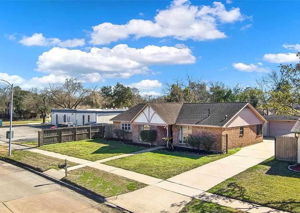 1st image of 15534 Seahorse Dr