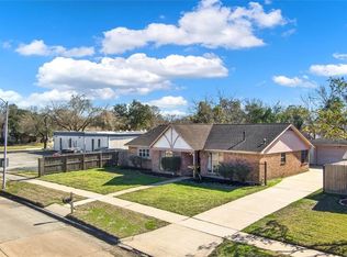 15534 Seahorse Dr, Houston, TX 77062