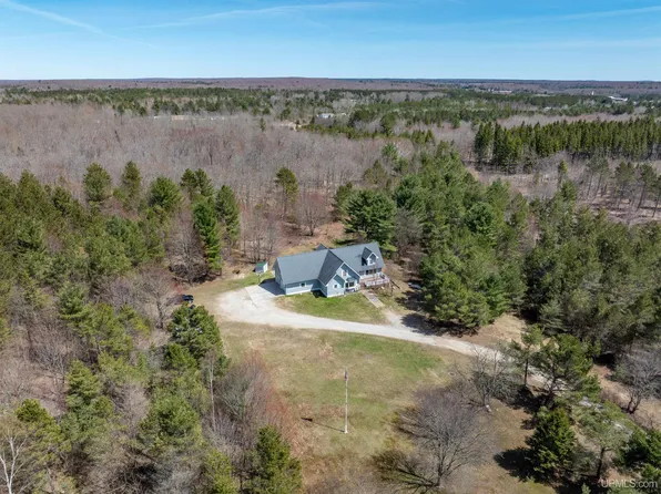 N6536 Alger Heights Rd, Munising, MI 49862