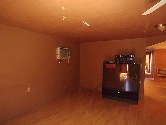 5th image of 350 Thompson Ave