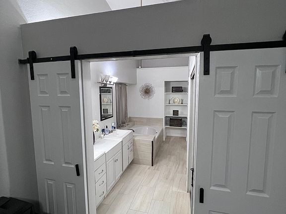 5th image of 2209 Gladstone Dr