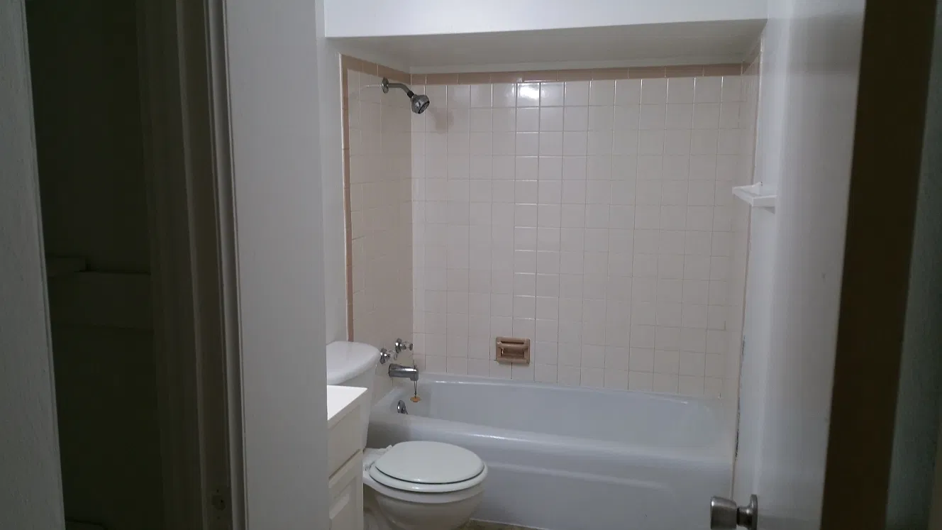 2 bed, 1.5 bath, 933 sqft, $975 — Photo 4