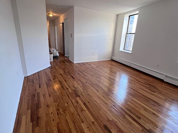 3rd image of 1365 Sheridan Ave