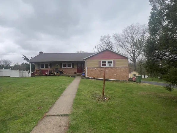 1320 Little Lehigh Dr S, Emmaus, PA 18049