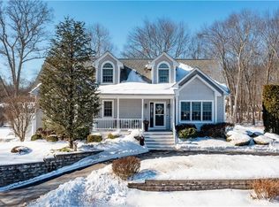 11 Nottingham Dr, Scituate, RI 02831
