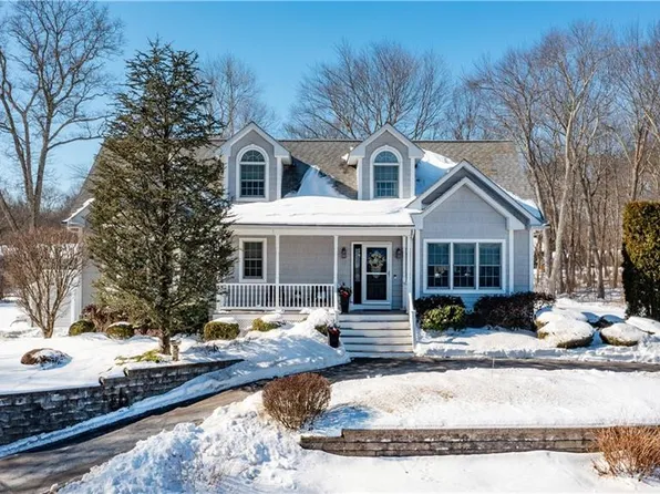 11 Nottingham Dr, Scituate, RI 02831