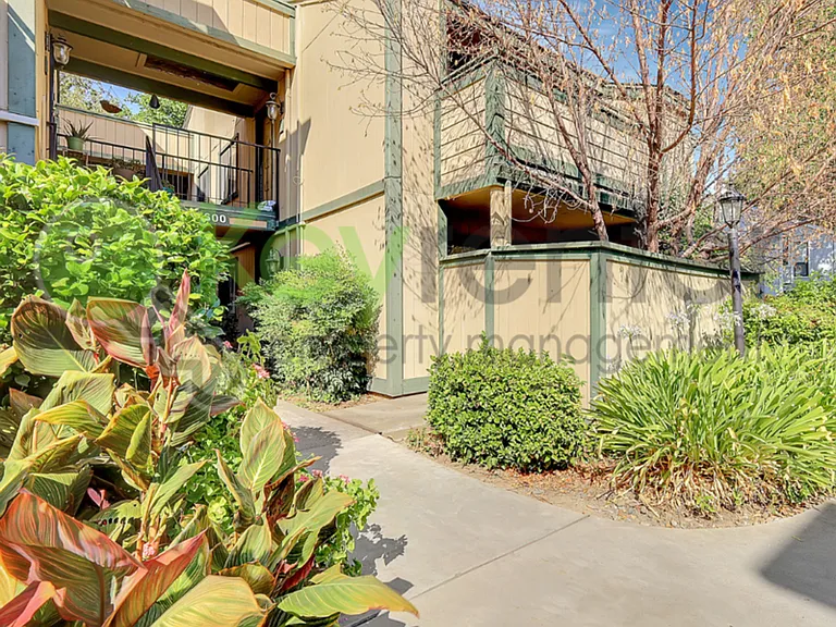 600 Del Verde Cir #7 — Photo 29