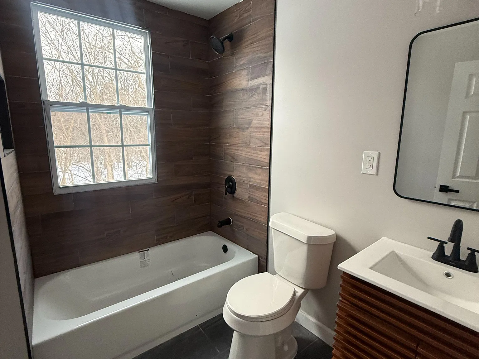 4 bed, 1.5 bath, 1400 sqft, $819 — Photo 3