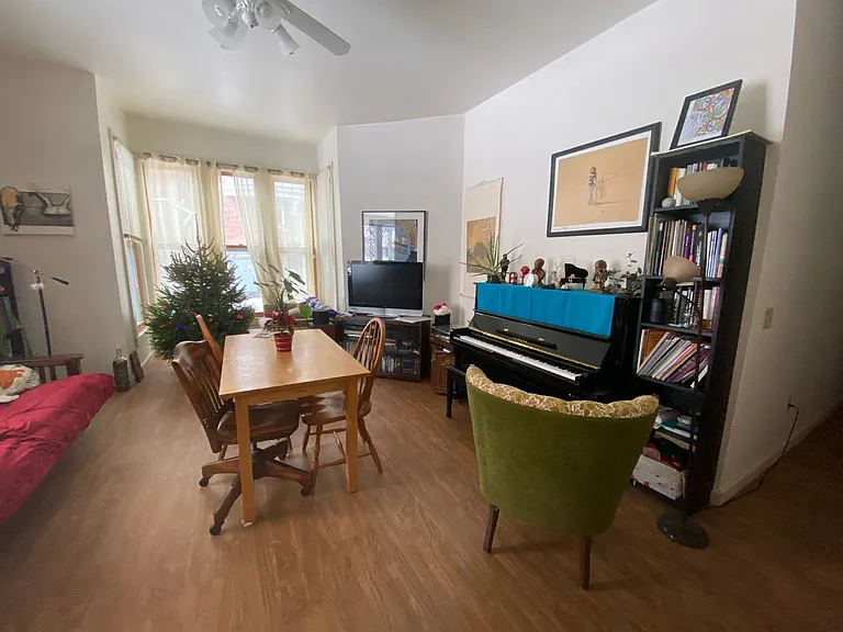 810 E Gorham St — Photo 2