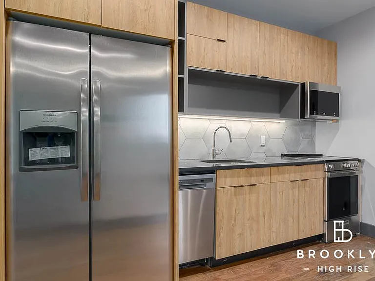 1461 Gates Ave #4E — Photo 3