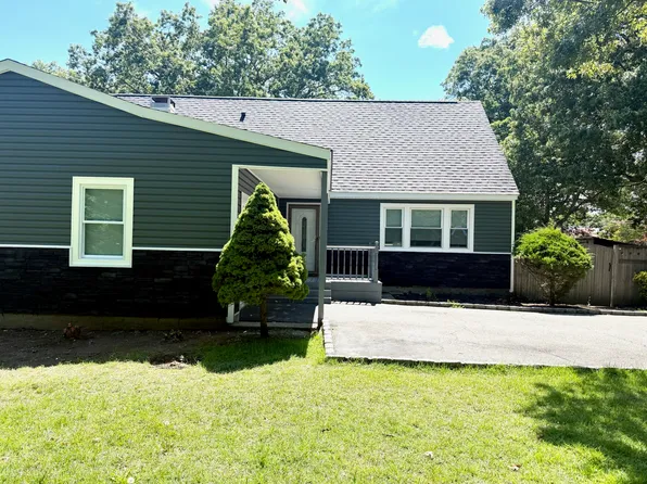 (undisclosed Address), Central Islip, NY 11722