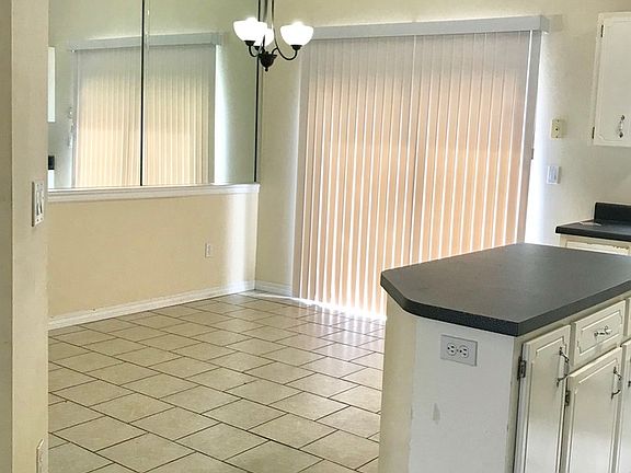 3rd image of 1125 Bloodworth Ln