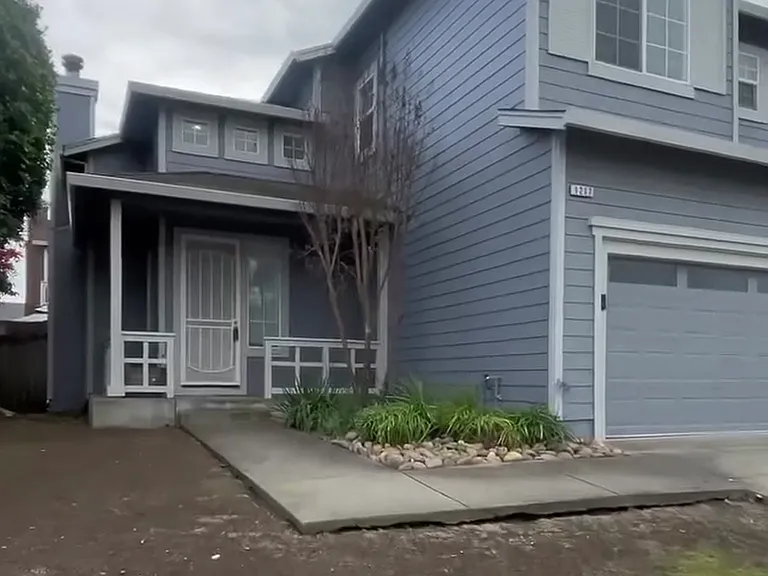 1217 Mateo Dr — Photo 2