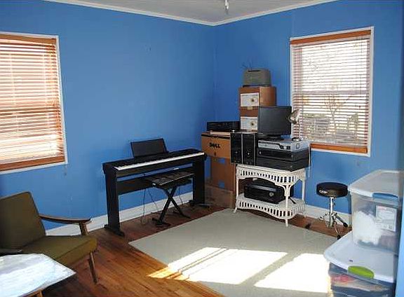 4th image of 2519 Primrose Ave