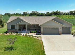 16734 Hunters Ridge Rd, Fulton, IL 61252