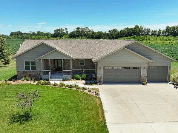 16734 Hunters Ridge Rd, Fulton, IL 61252