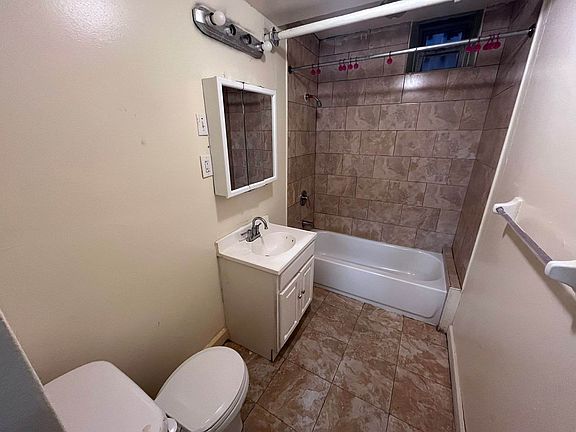 2nd image of 2487 Grand Ave #B2