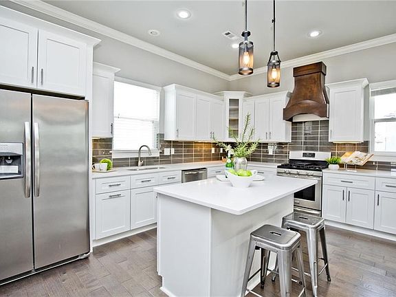 5th image of 1735 W Broadway Pl