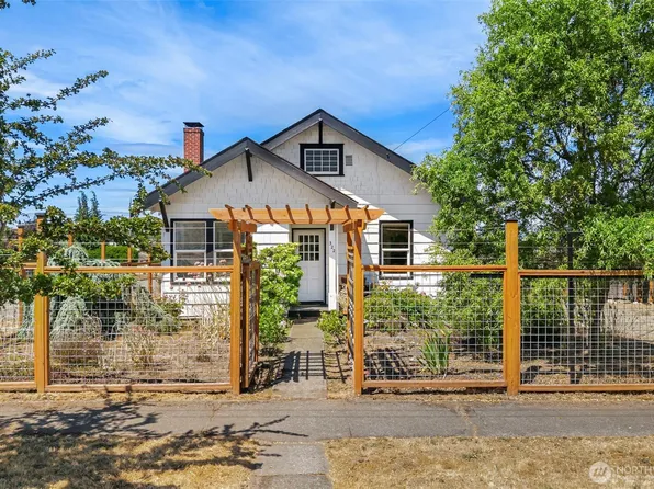 322 S Jones Street, Port Angeles, WA 98362