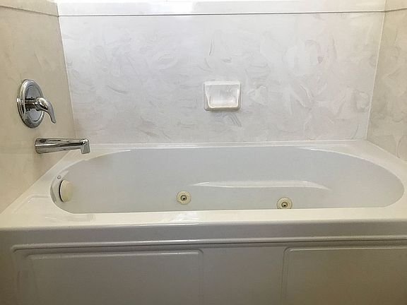 Master bath jetted tub