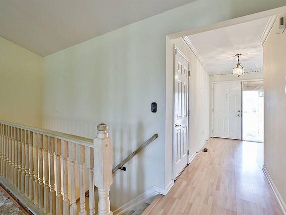 4th image of 8475 Watersedge Dr