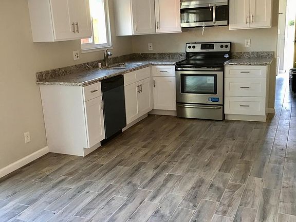 3rd image of 7421 Karlsberg Cir