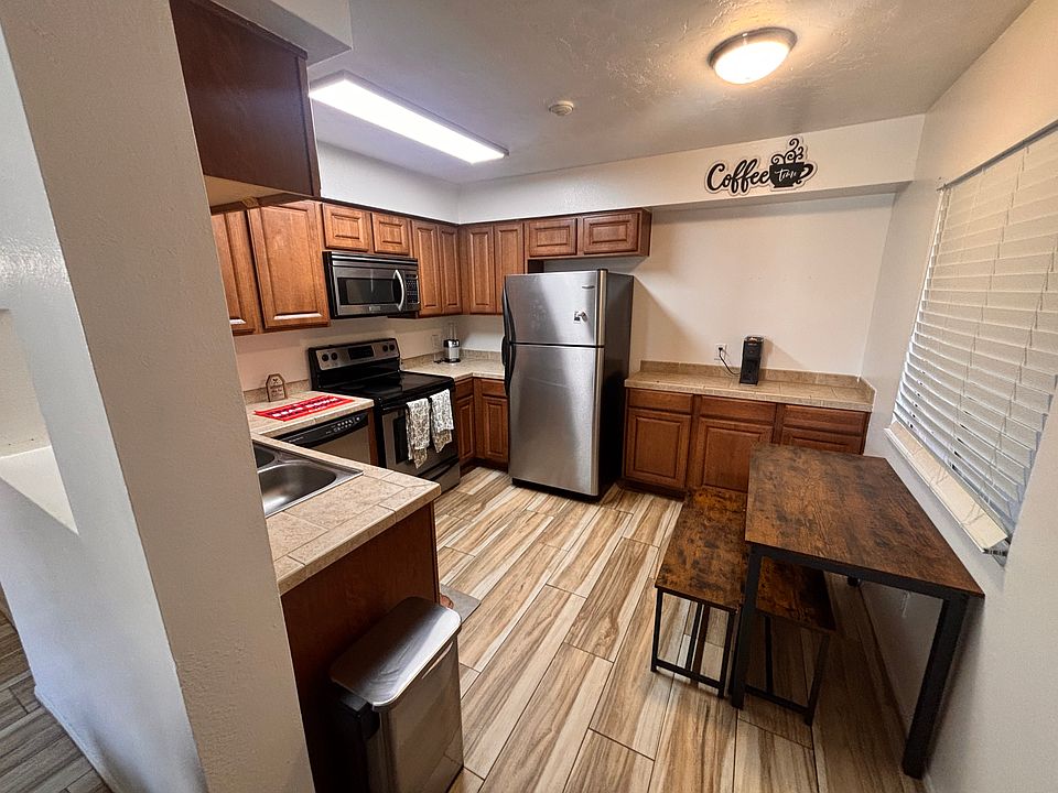 1st image of 1810 E Blacklidge Dr APT 302