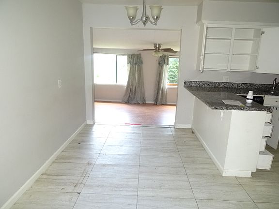 5th image of 1202 Davis Ave