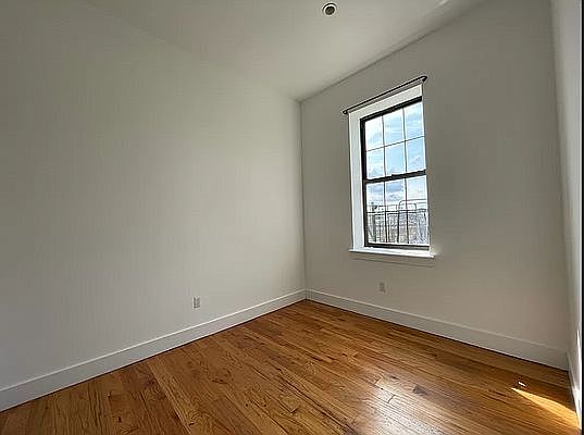 5th image of 32 Suydam Pl Floor 2