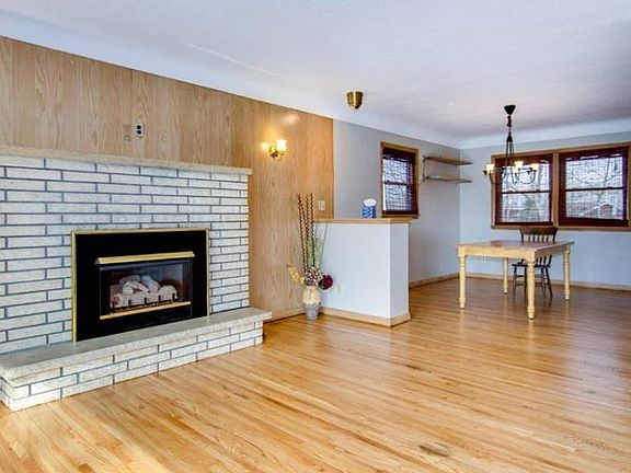 5th image of 239 Wheelock Pkwy W