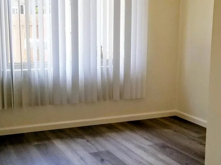140 E Pearl St — Photo 12