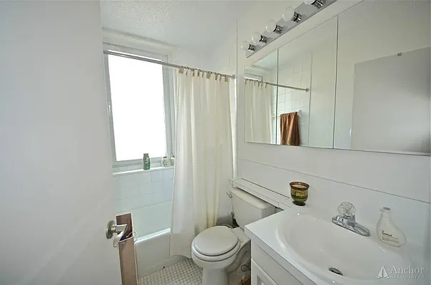 Rented by Anchor Associates | media 37