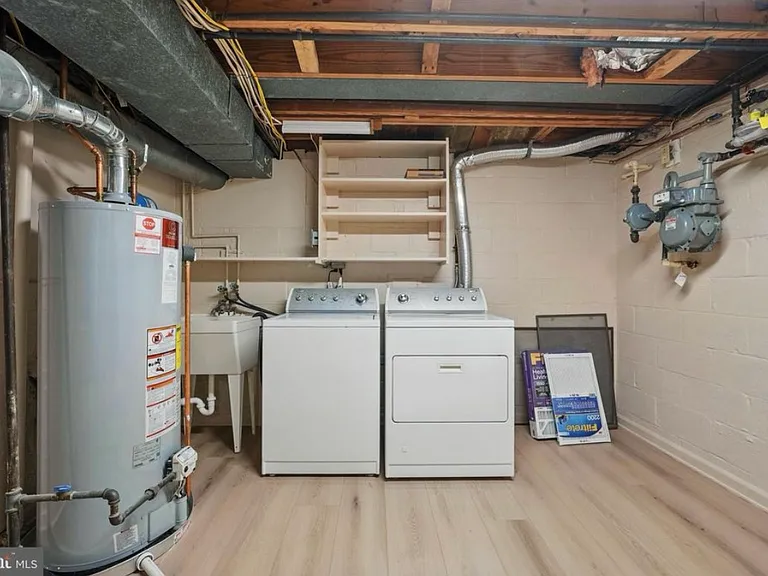 10419 Darby St — Photo 10