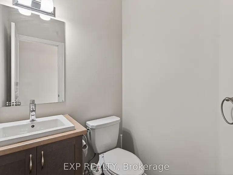322 Rainrock Cres — Photo 3