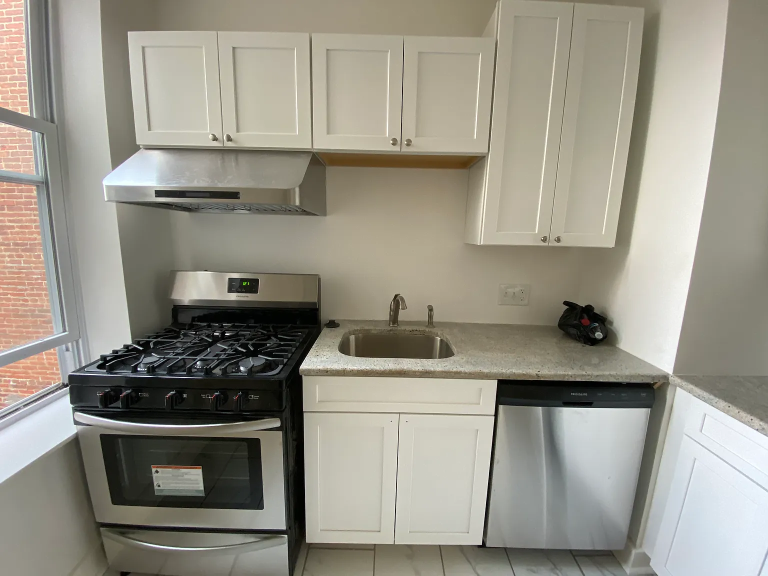 2 bed, 960 sqft, $2,300 — Photo 4