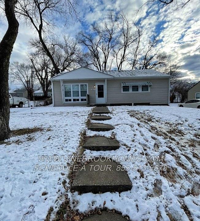 1st image of 807 N 81st Ter