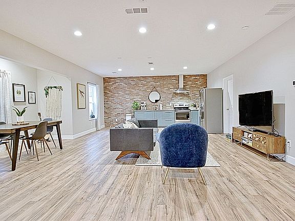 5th image of 111 Fairgate Dr