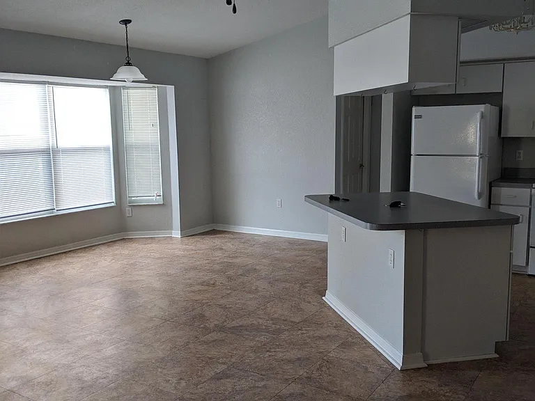 2420 Dumont Ln — Photo 5