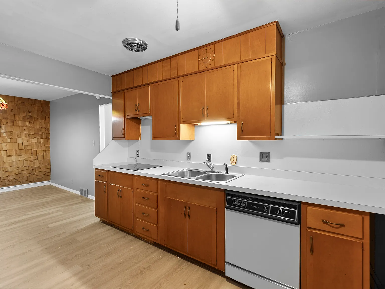 60 Leslie Ave — Photo 4