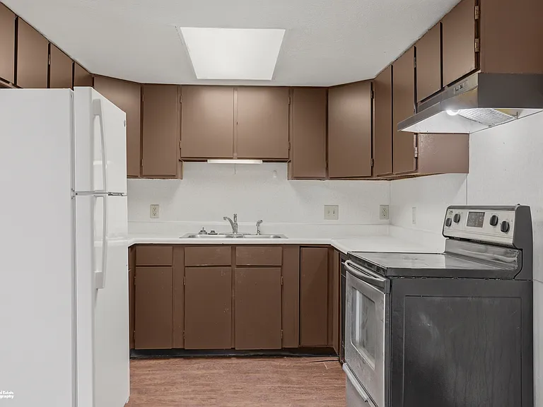 415 N Bragaw — Photo 9