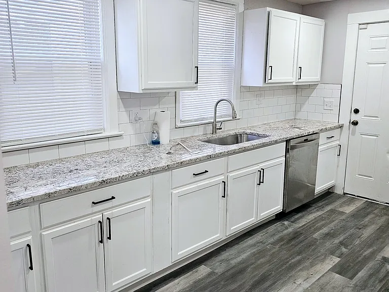 491 Townsend Ave — Photo 6