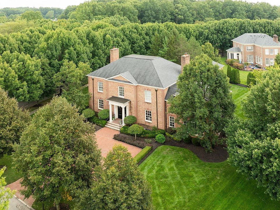 1st image of 7685 Lambton Park Rd