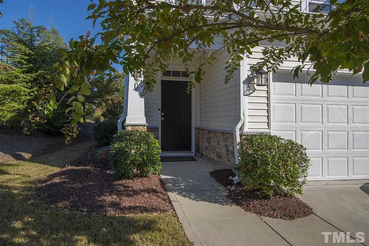 3 bed, 2.5 bath, 1682 sqft, $2,100 — Photo 2