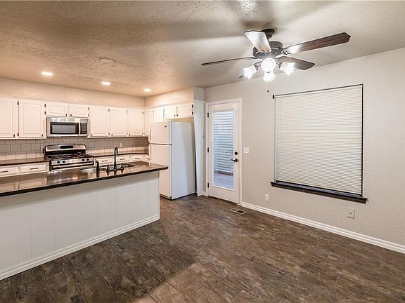 2nd image of 1601 W Country Club Blvd