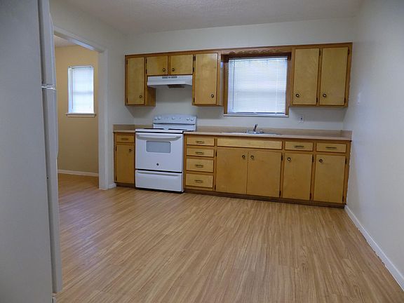 4th image of 706 E Highland Blvd