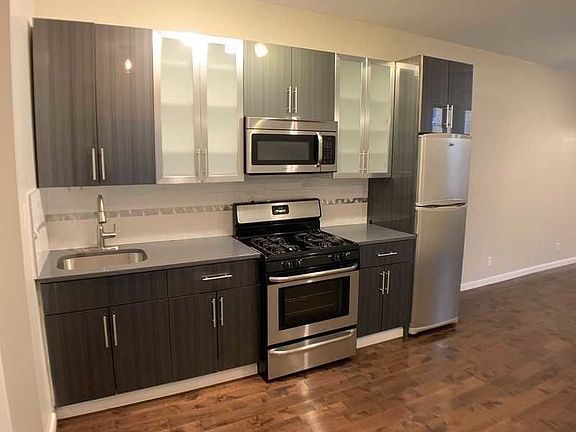 2nd image of 240 Crown St APT 2L
