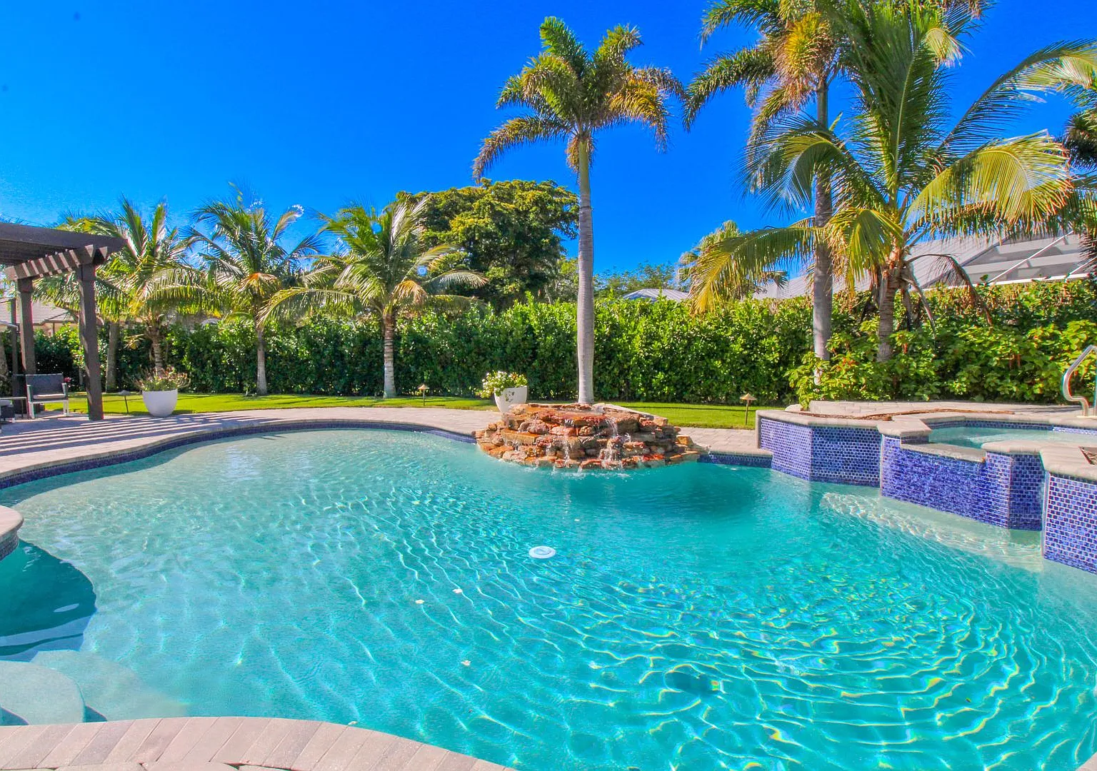** Luxury At Its Finest ** Stunning Top To Bottom This 4 Bed-5 Bath Single Family Pool And Spa Ho... — Photo 1